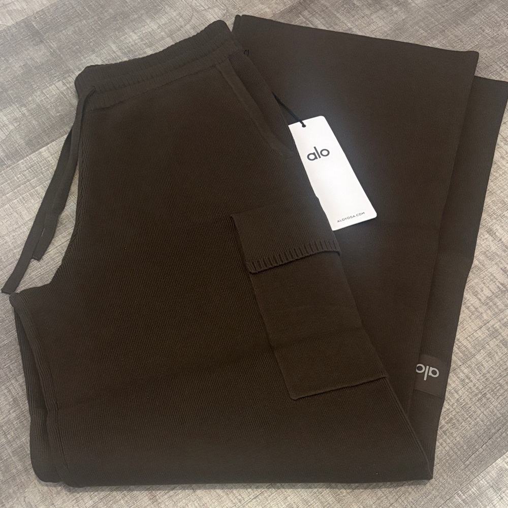 Alo Scholar Knit Cargo Pants - Picture 2 of 7